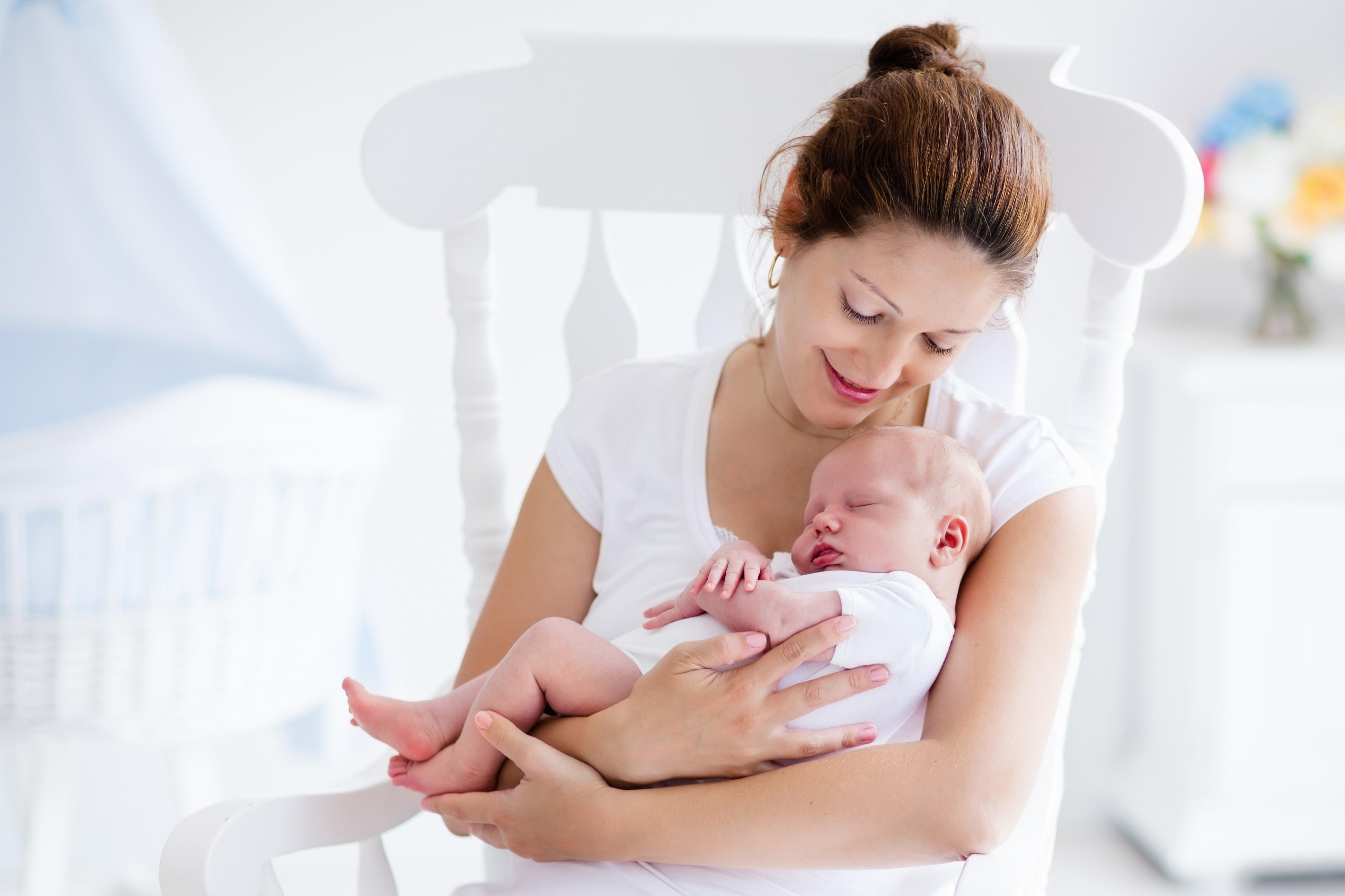 3883x2588 Mother arms Wallpaper Download