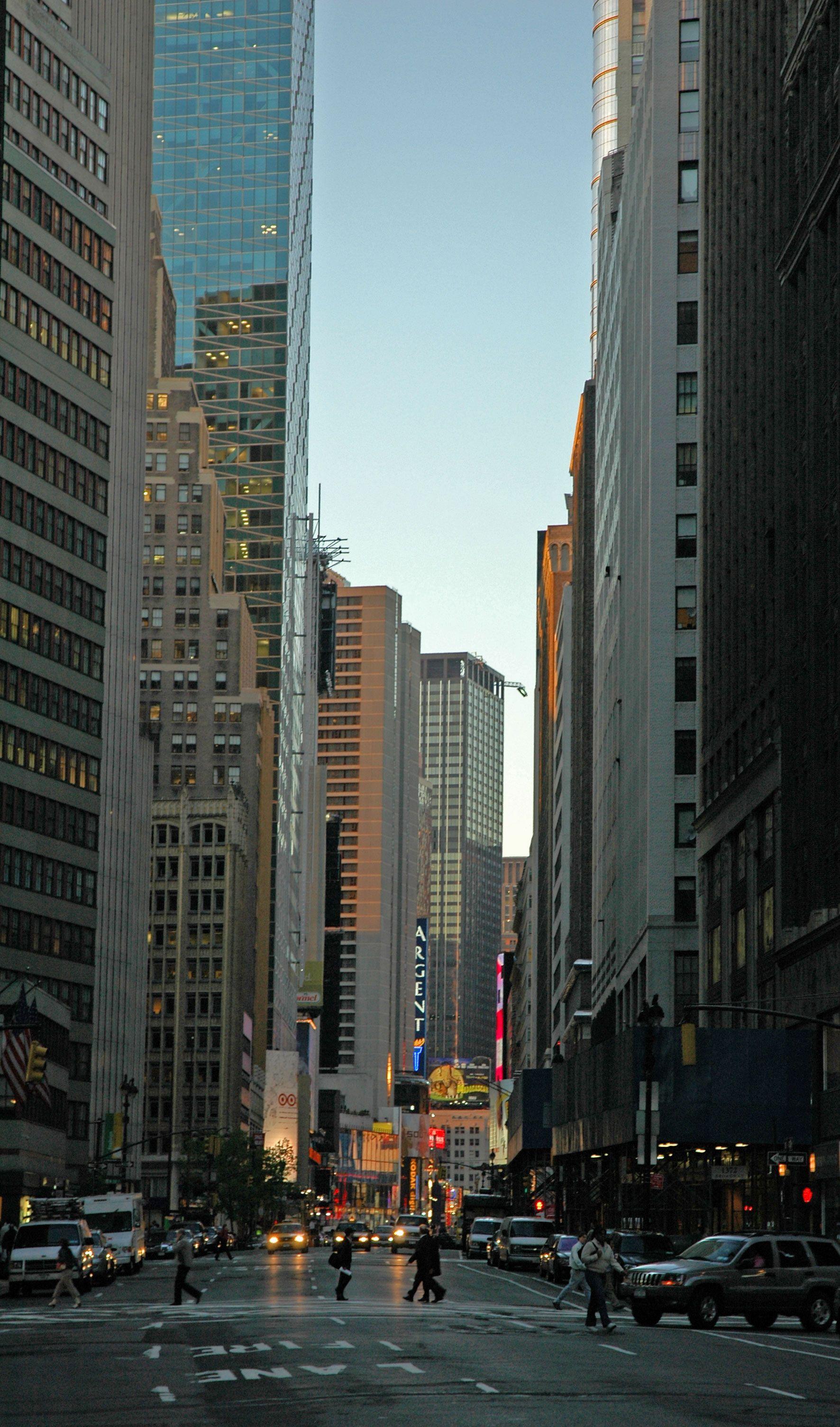 1772x3008 Broadway Wallpaper High Quality