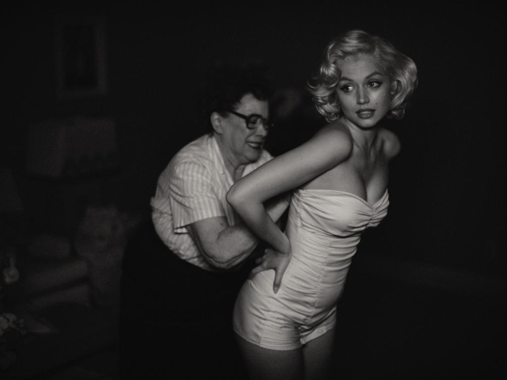 1024x768 Blonde': New Image Released Of Ana De Armas As Marilyn Monroe