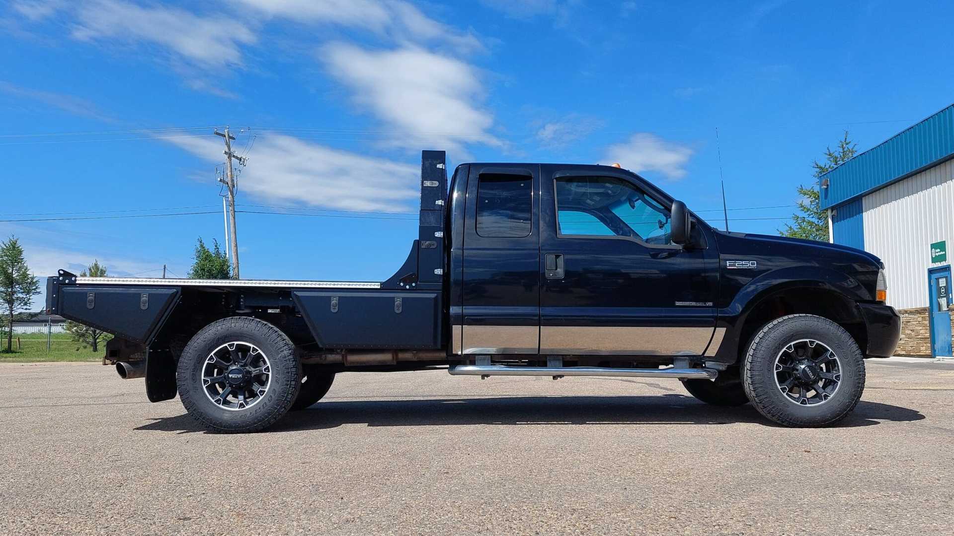 1920x1080 Flatbed Truck Wallpaper