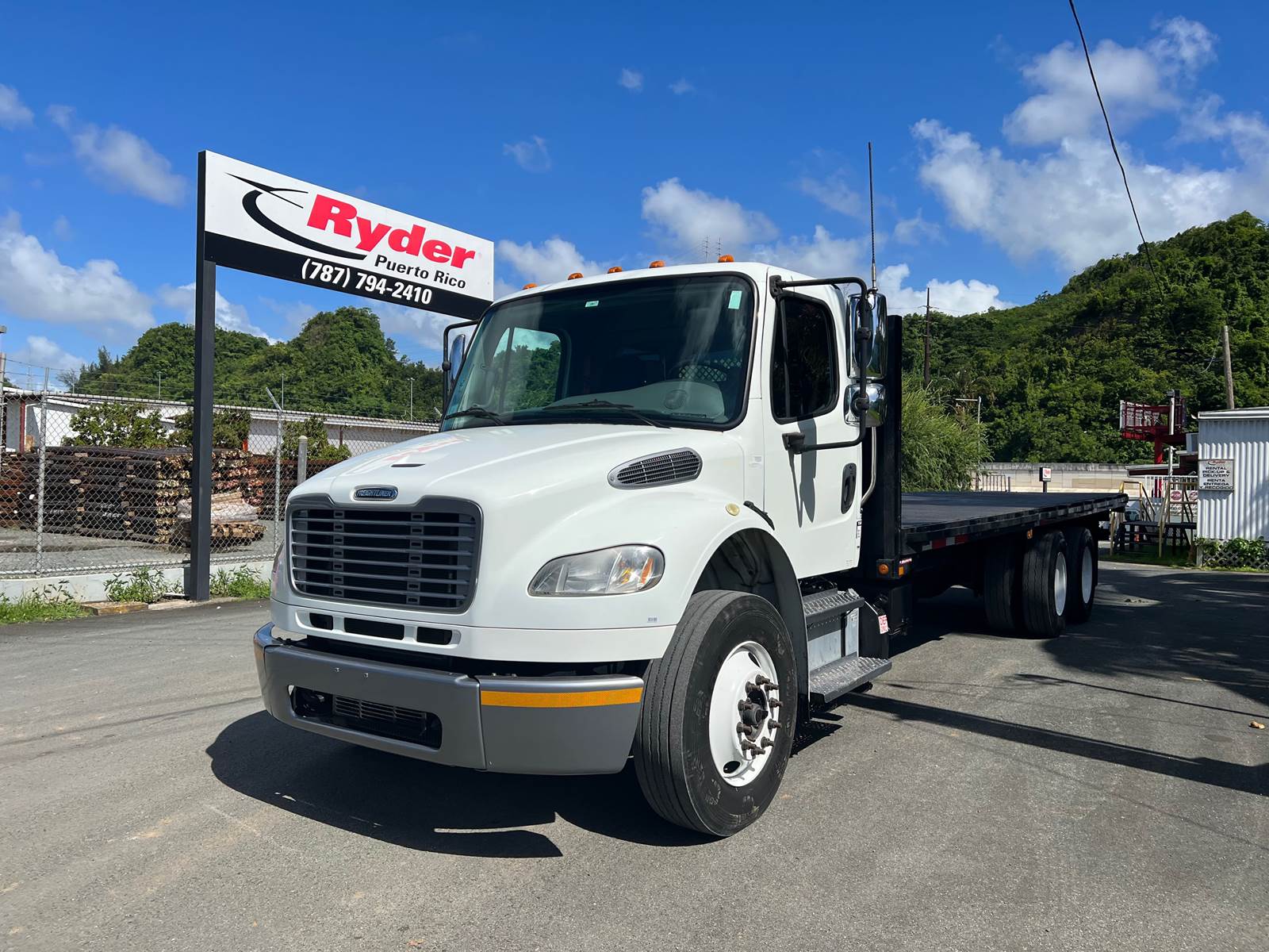 1600x1200 Freightliner M2 106 Tandem Axle 26 ft Flatbed Truck, 9 Speed Manual, 591 Miles. Toa Baja, Puerto Rico