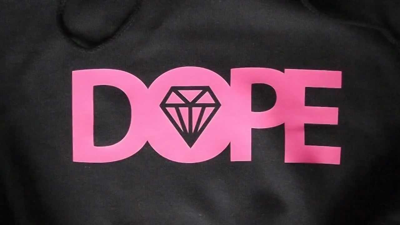 Yolo одежда. Dope надпись. Dope logo. Бар Dope обои. Слово Dope.