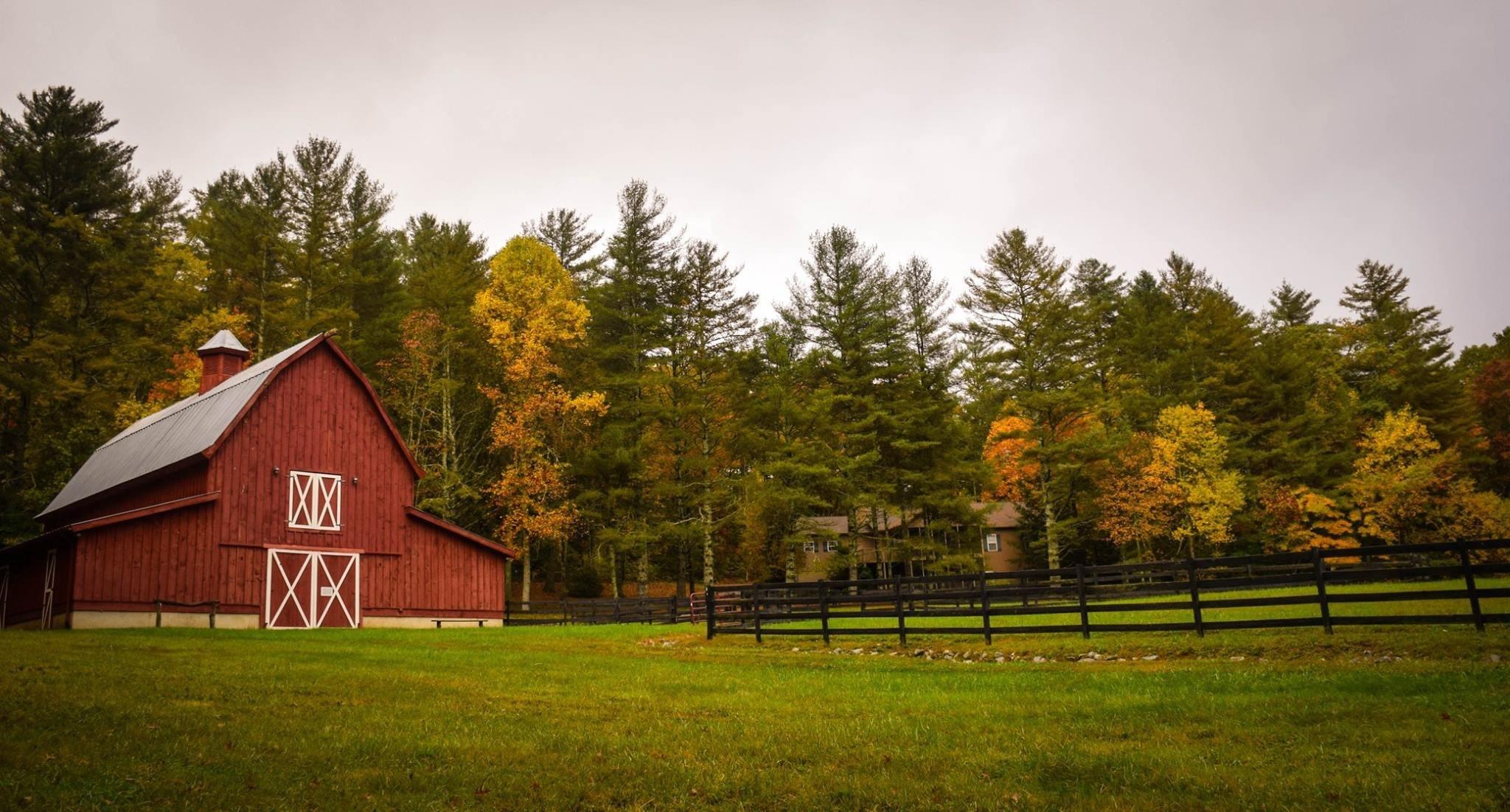 2048x1102 Wallpaper / barn farm autumn and fall HD 4k wallpaper free download