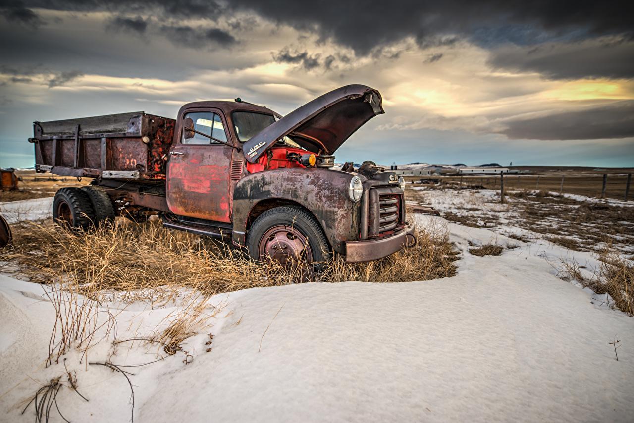 1280x854 Truck In Snow Wallpaper