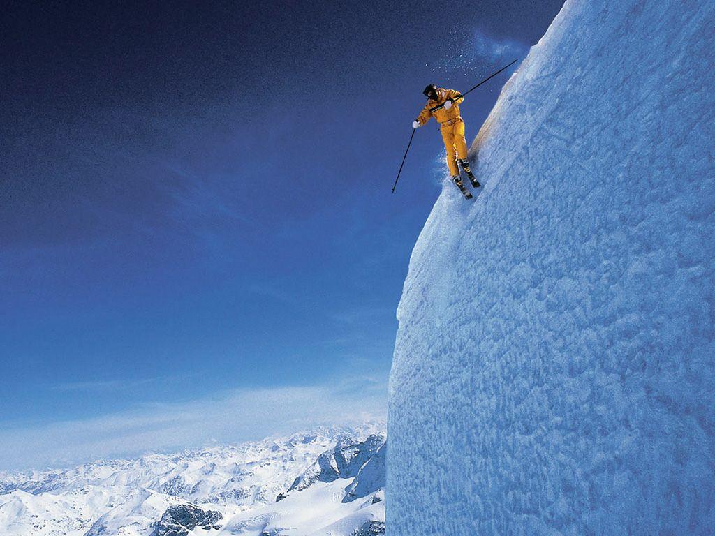1024x768 Skiing Wallpaper