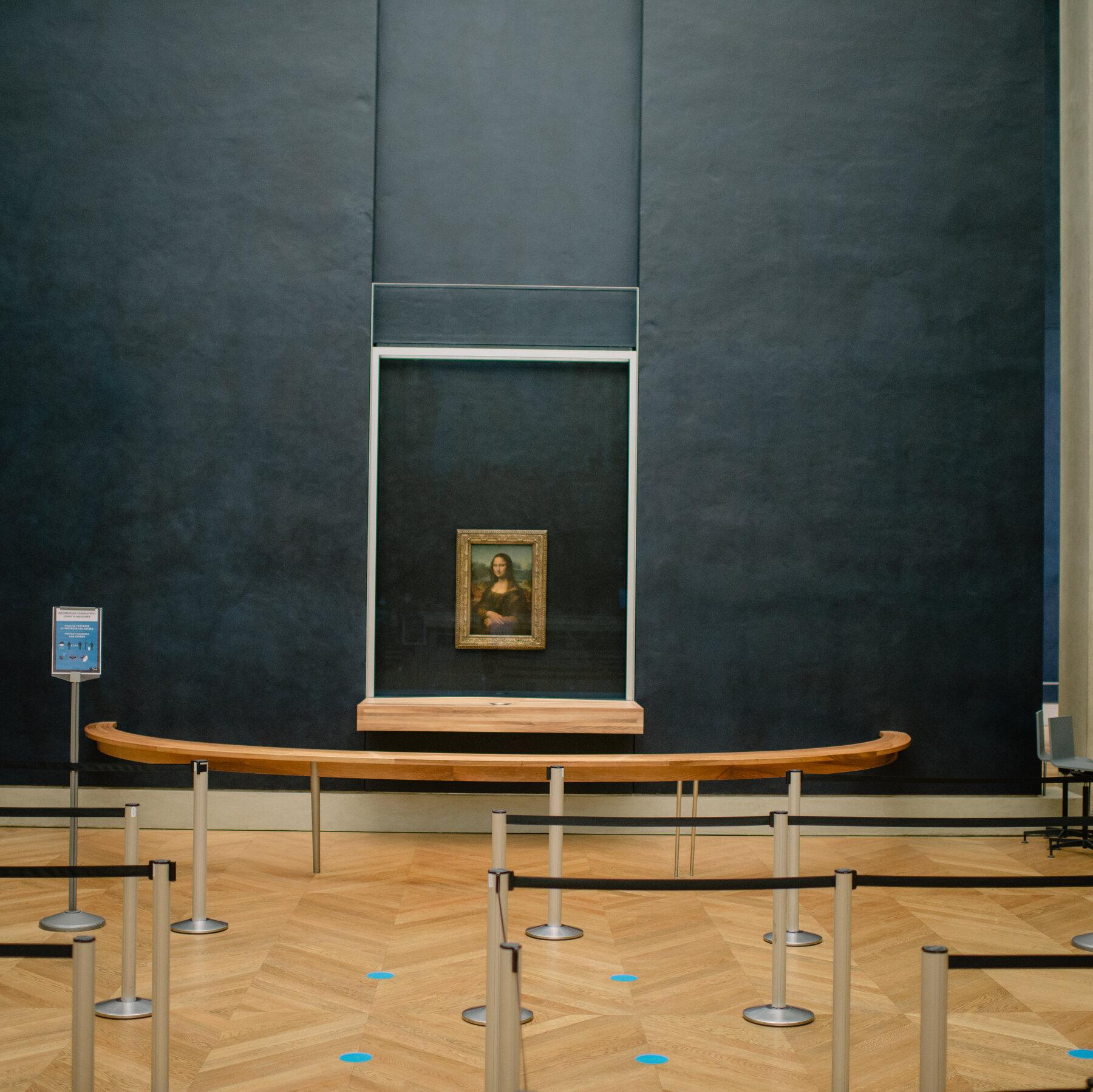 1800x1798 At the Louvre, Mona Lisa Is Alone, but Still Smiling