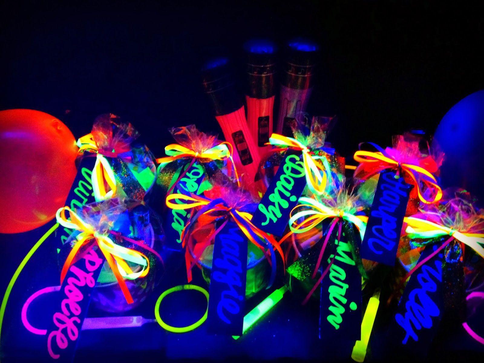 1600x1200 Neon Makeup Black Light Wallpaper