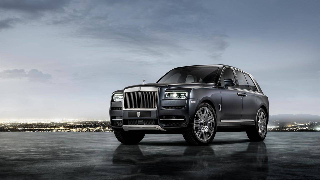 1280x720 Rolls Royce Cullinan: How Does It Compare To The Bentley Bentayga?