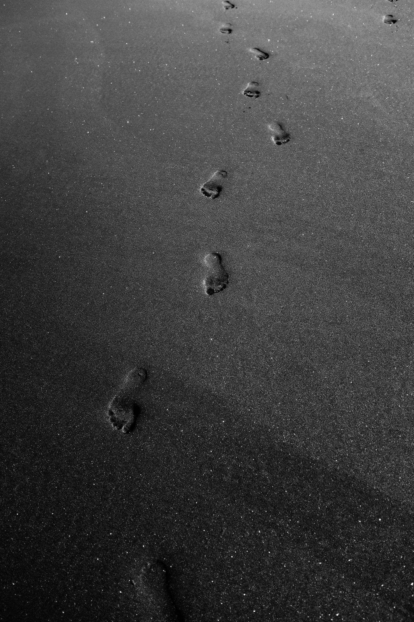 1440x2160 Aesthetic Dark Wallpaper For iPhone