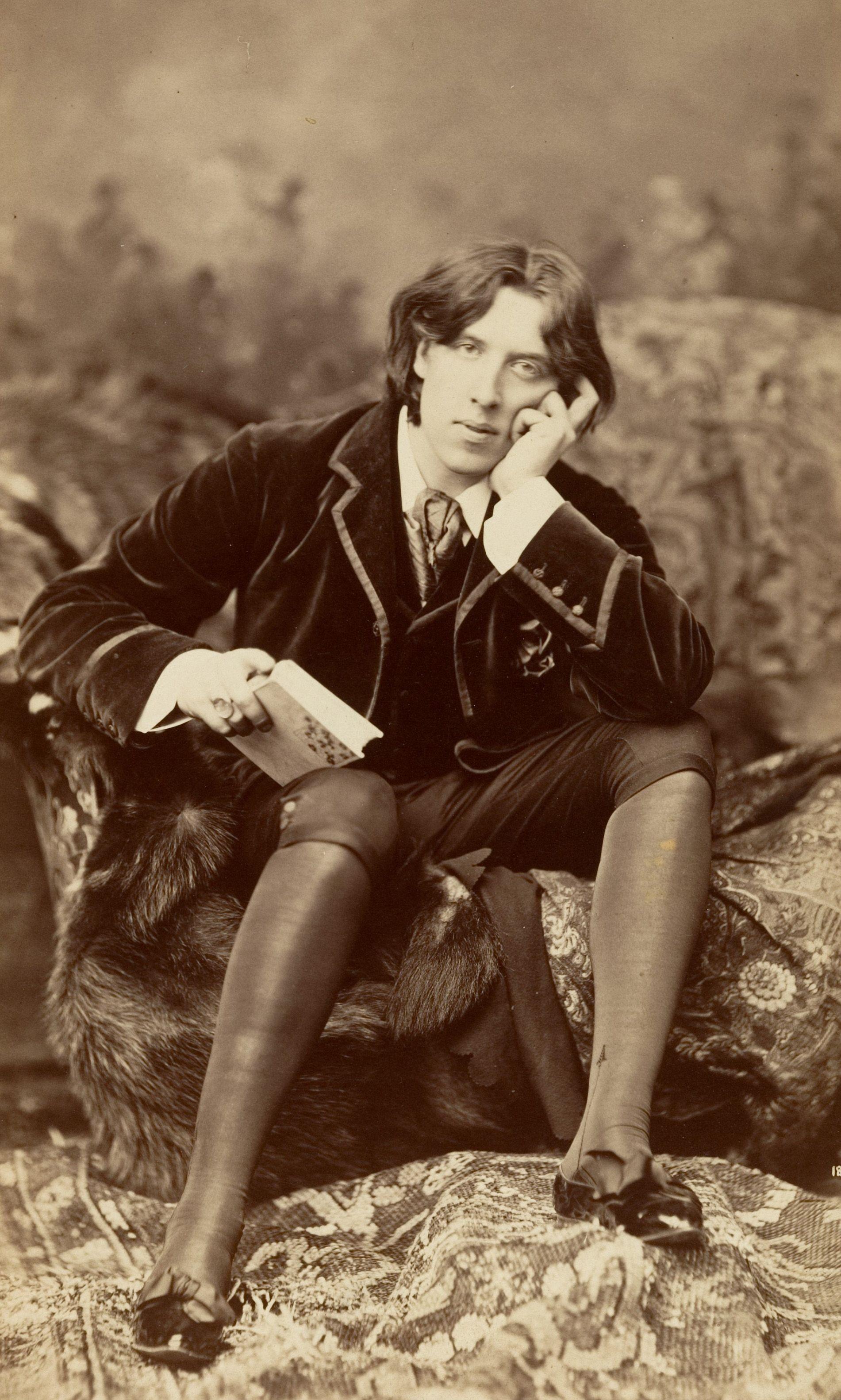 1901x3164 The Dual Identity of Oscar Wilde