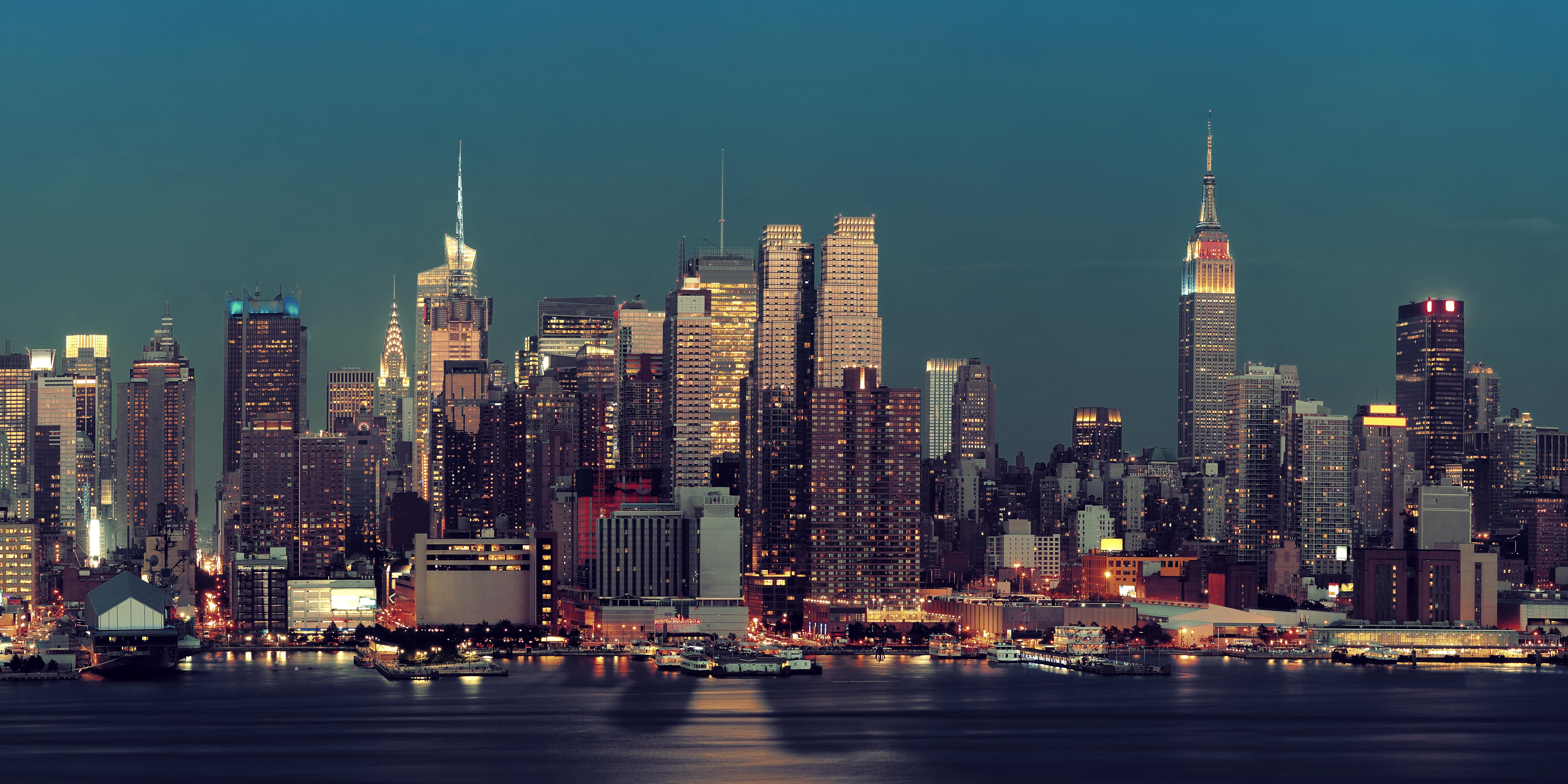 9311x4655 Manhattan 8K: New York Skyline at Duskx4655