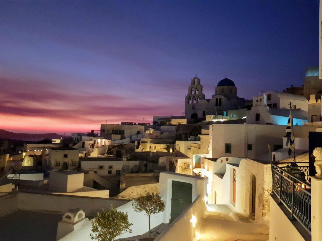 1024x768 Best Places to Watch the Santorini Sunset Without the Crowds Cave House