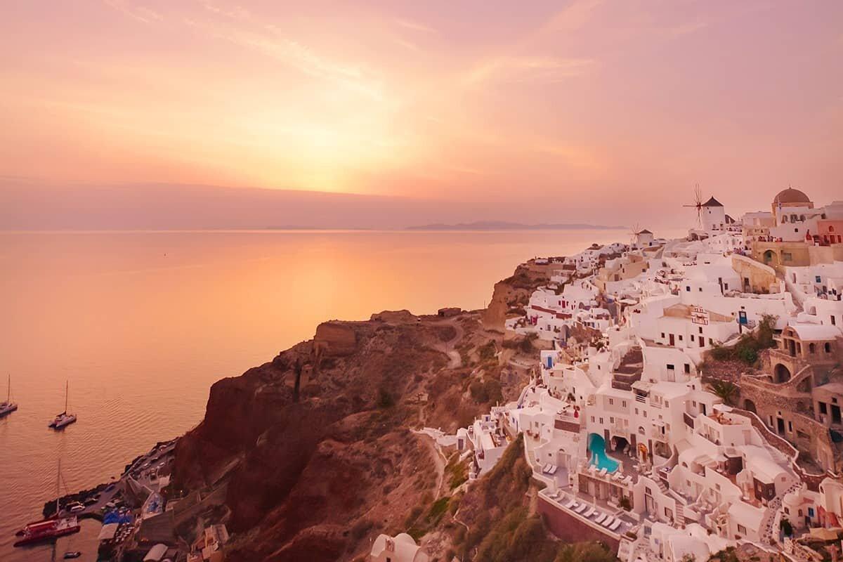 1200x800 A Guide to Santorini Sunset Photography Locations
