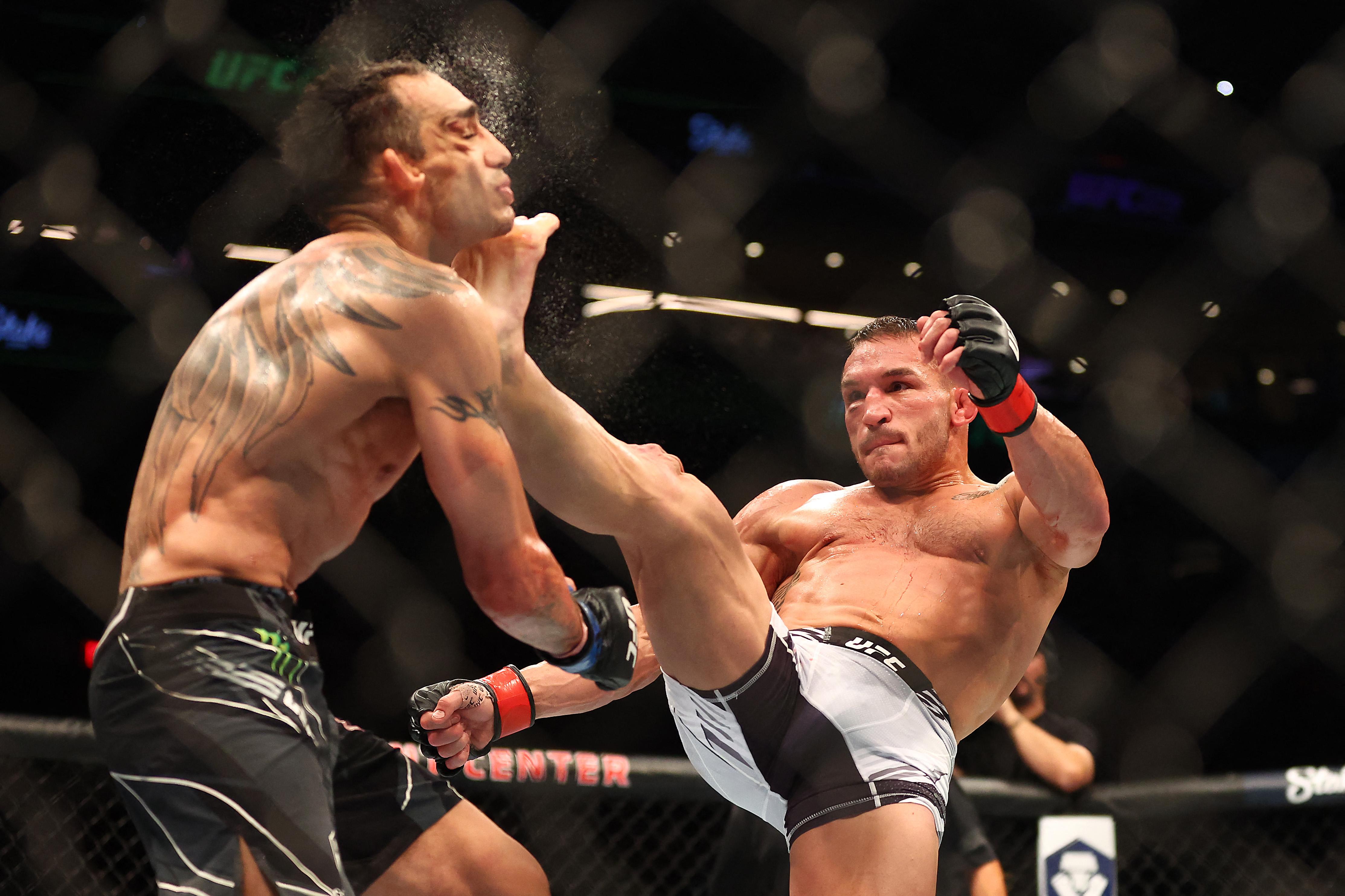4454x2969 UFC 274: Watch Michael Chandler brutally KO Tony Ferguson with a vicious front kick. The US Sun
