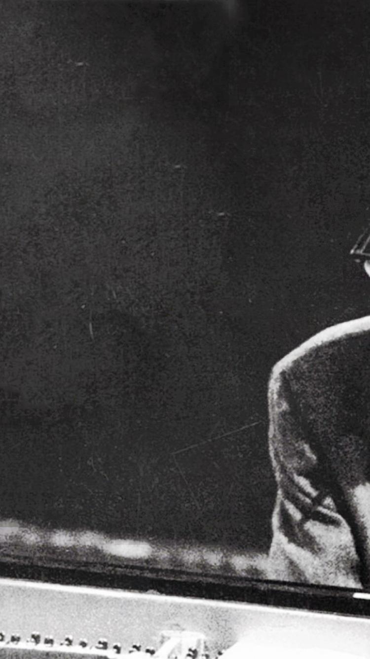 750x1334 Free download Bill Evans Known people famous people news and biographies [2560x1600] for your Desktop, Mobile & Tablet. Explore Mike Evans Wallpaper. Mike Evans Wallpaper, Austin Evans Wallpaper, Mike Wallpaper
