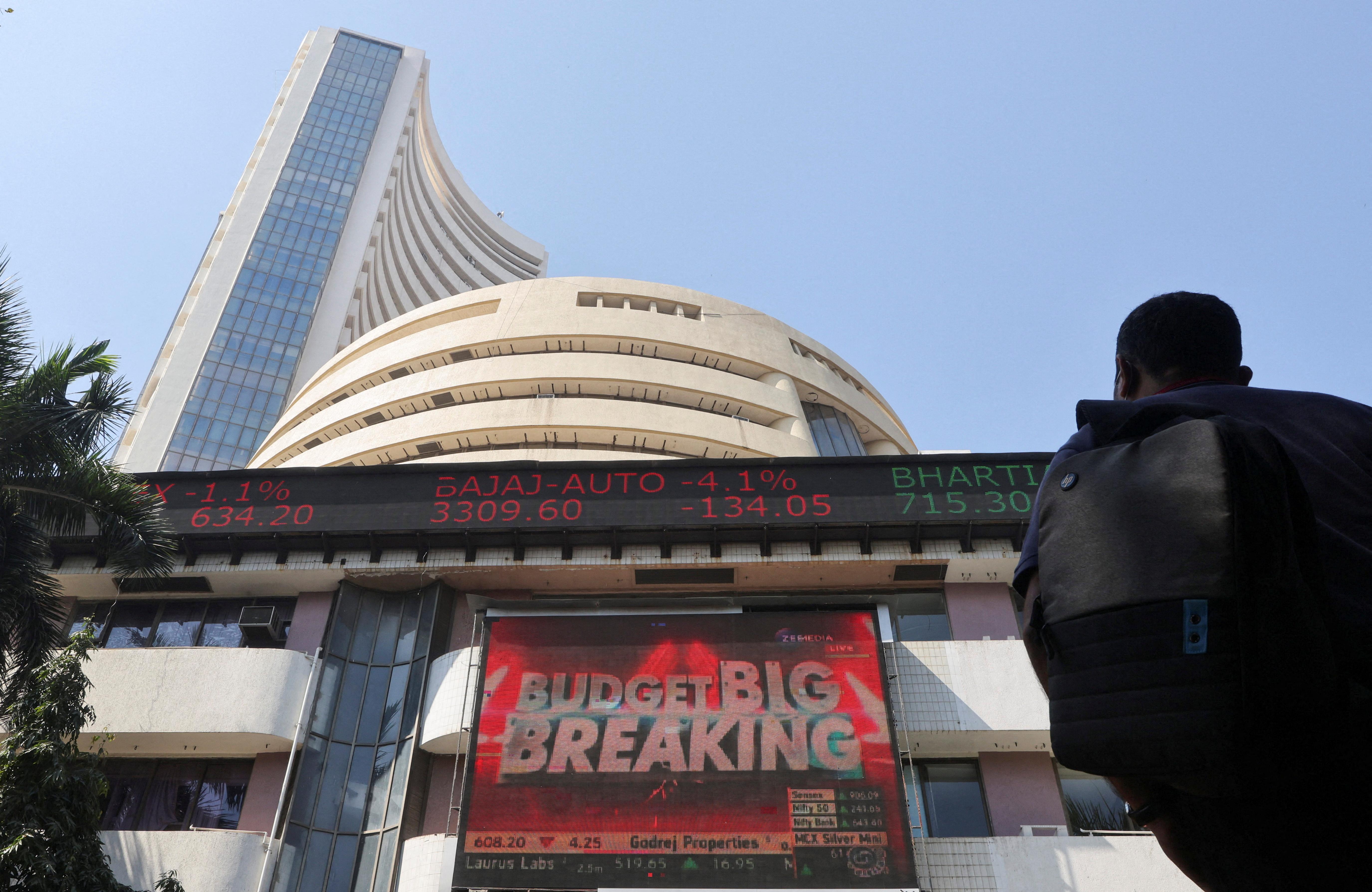 5500x3575 Indian shares post weekly decline as tech, autos tumble