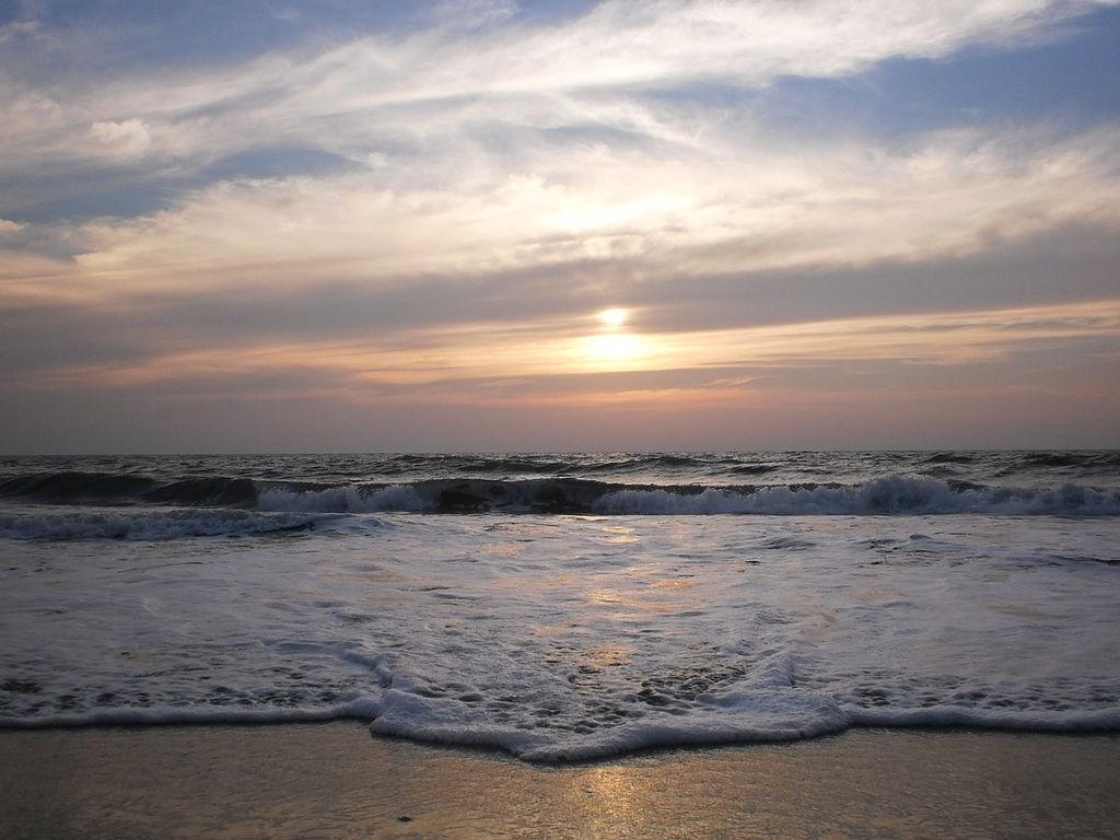 1024x768 Sunset At Cherai Beach In Kerala