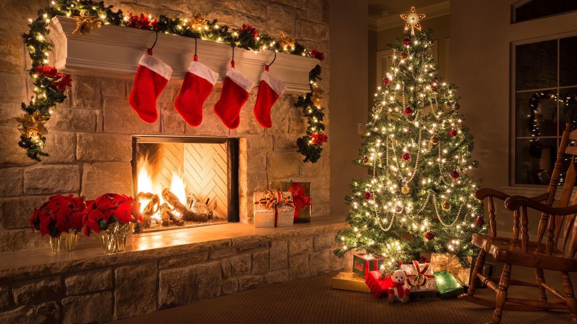 1920x1080 Decorated Christmas Tree In House Wallpaper 11604