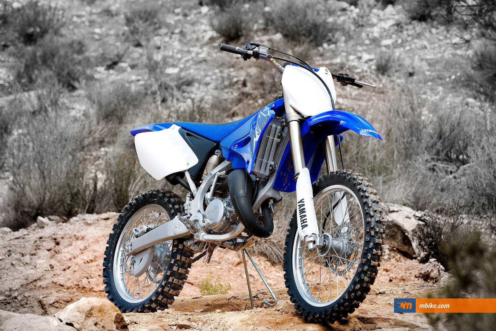 1600x1067 Yamaha YZ 125 Wallpaper
