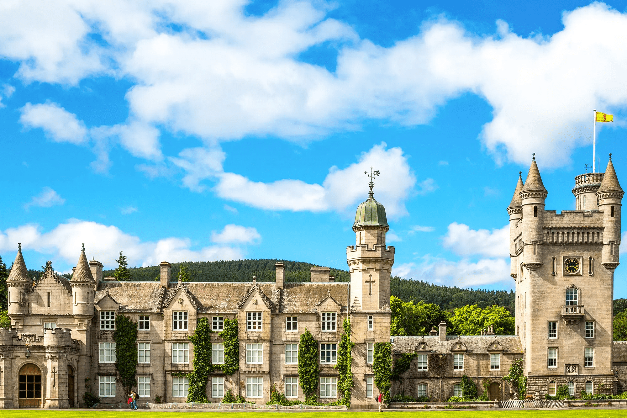 2000x1333 Inside Queen Elizabeth's Balmoral Castle
