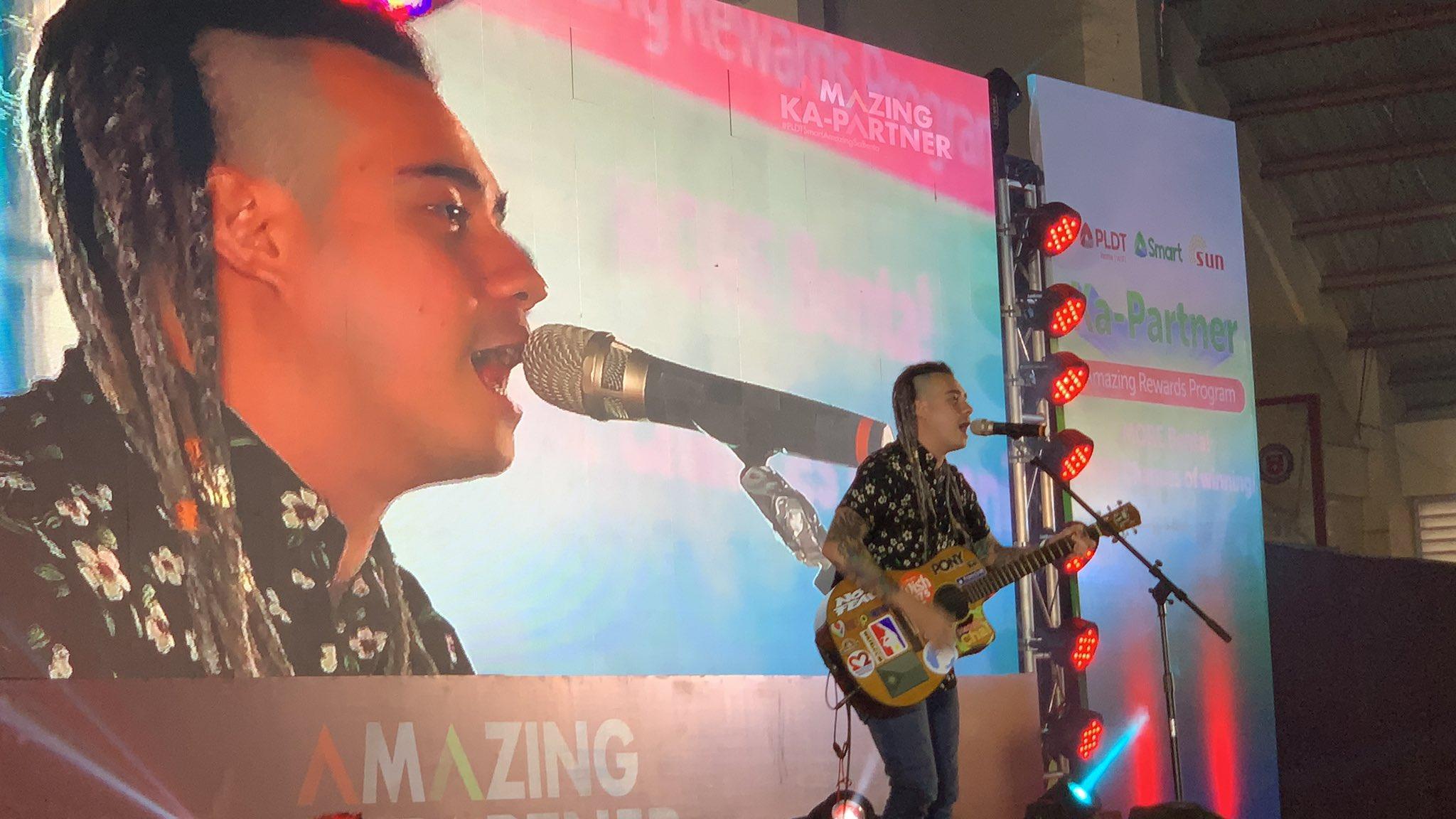 2048x1152 Smart Newsroom Rivermaya Vocalist And “The Voice” Contender Jason Fernandez Serenades The PLDT Smart Ka Partner Retailers