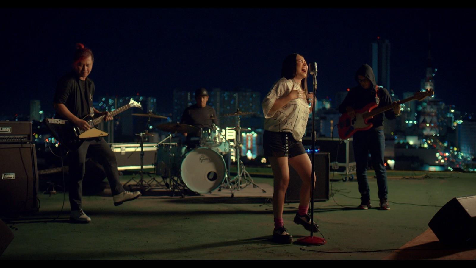 1600x900 LeniLiwanagSaDilim: Irene Villamor helms Yeng Constantino, Rivermaya's new music video