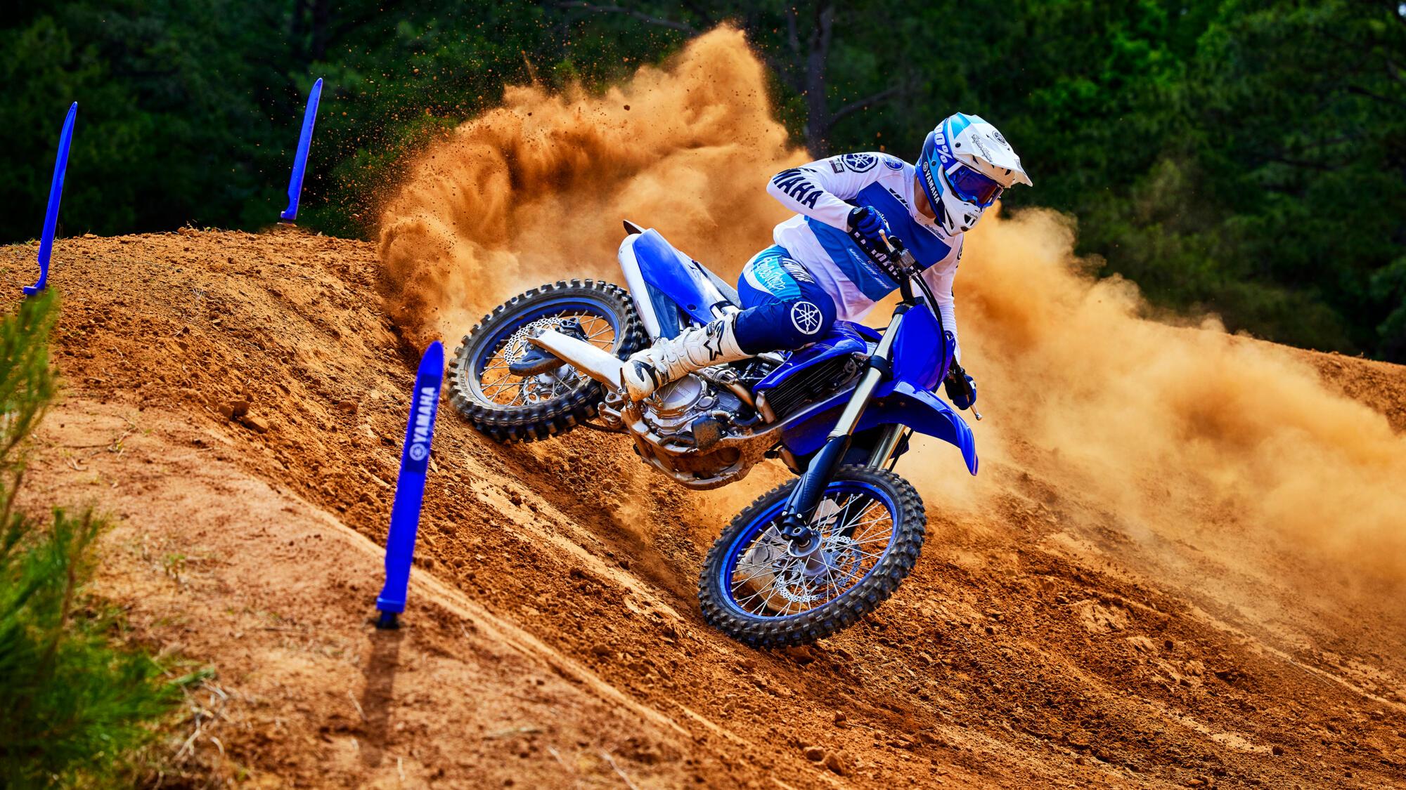 2000x1125 Yamaha YZ450F