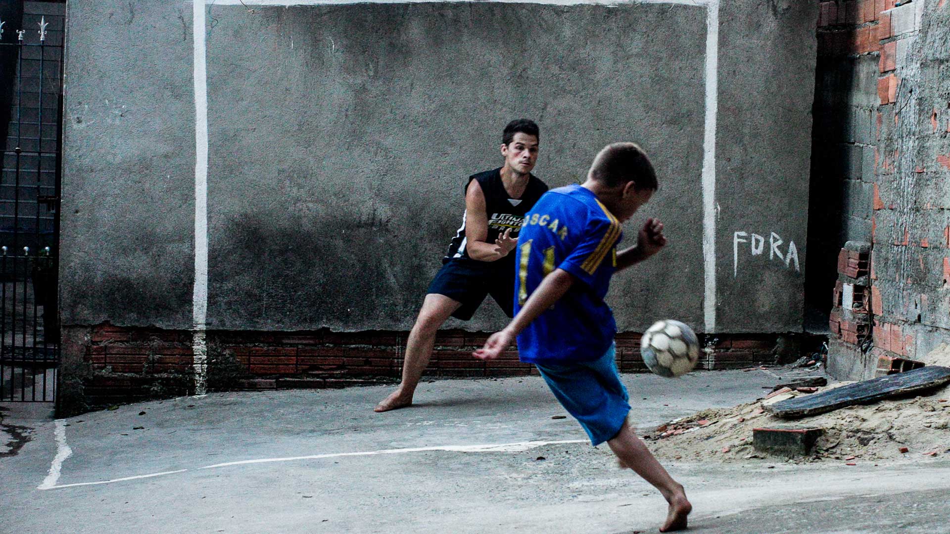 1920x1080 Urban Lens: Street Football in São Paulo, Brazil