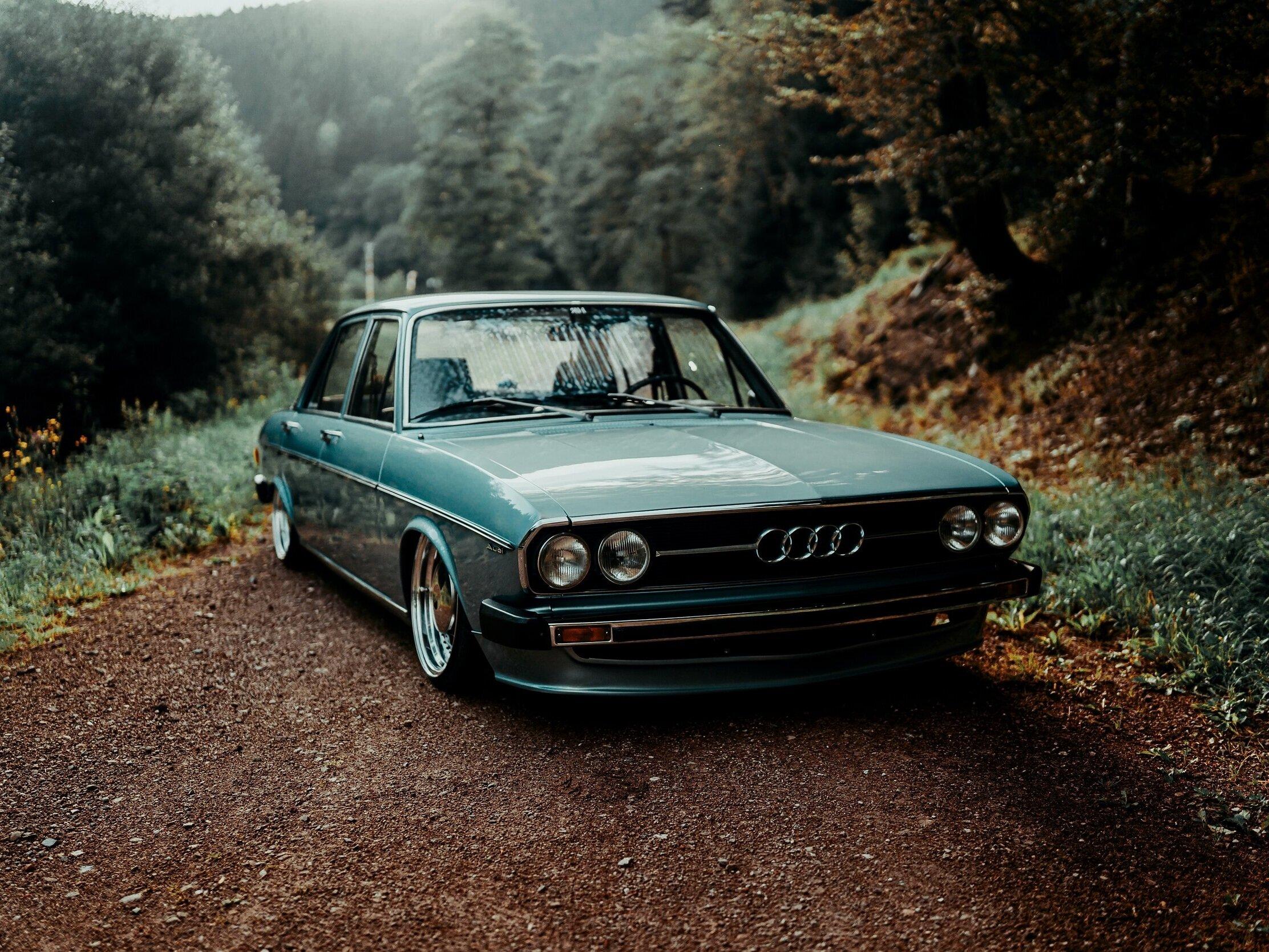 2224x1668 Free Audi 100 Wallpaper