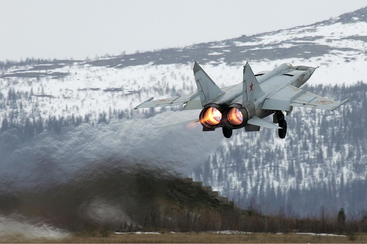 1200x799 Russian Air Force Mikoyan Gurevich MiG 25RB Pichugin