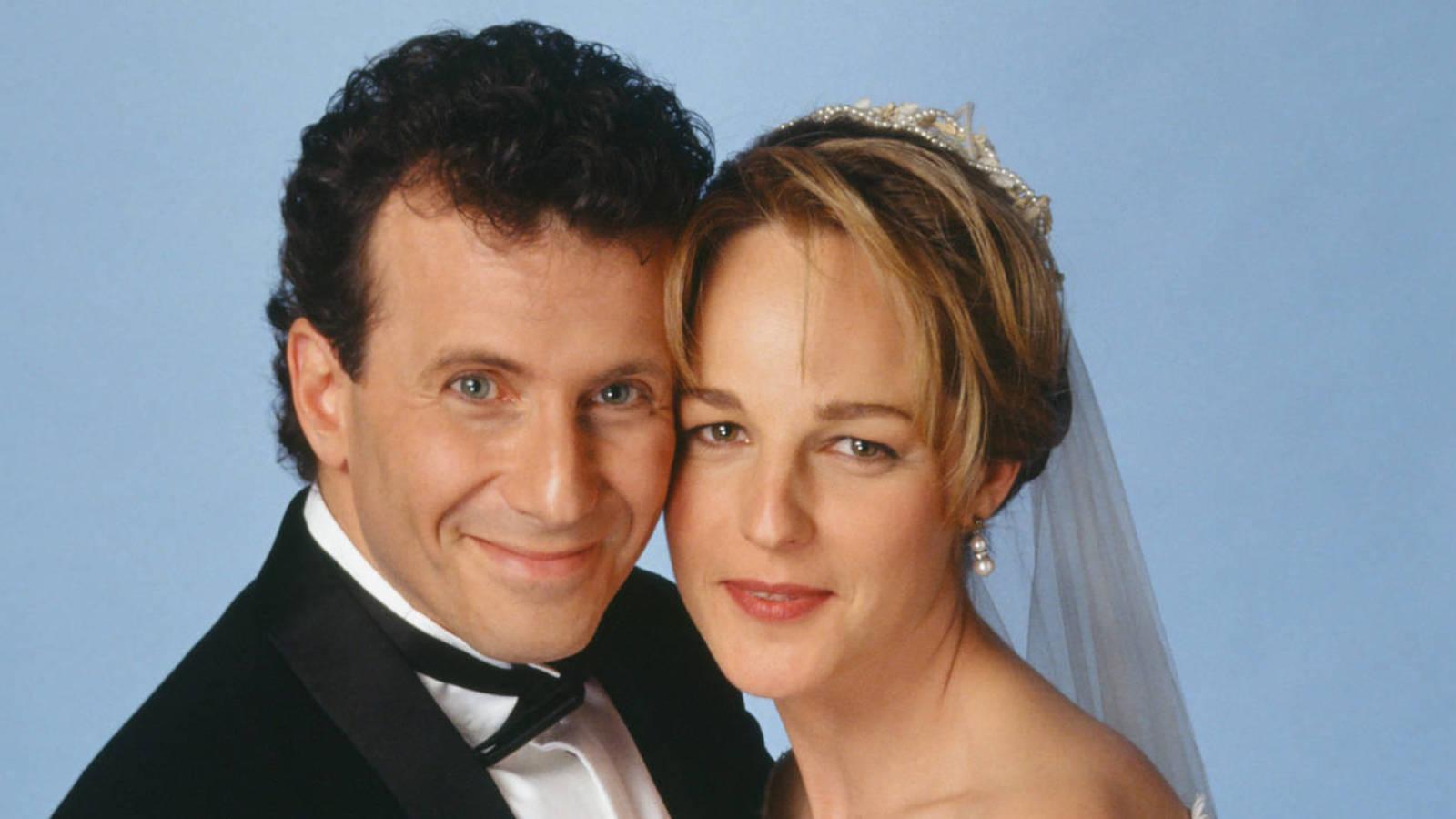 1600x900 Paul Reiser's Wife Hand Picked Helen Hunt For 'Mad About You'
