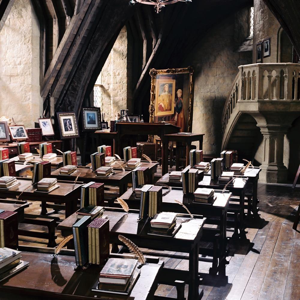 1000x1000 Professor Lockhart's Defence Against the Dark Arts Classroom, Chamber of Secrets. Harry potter trucs, Harry potter esthétique, Poudlard