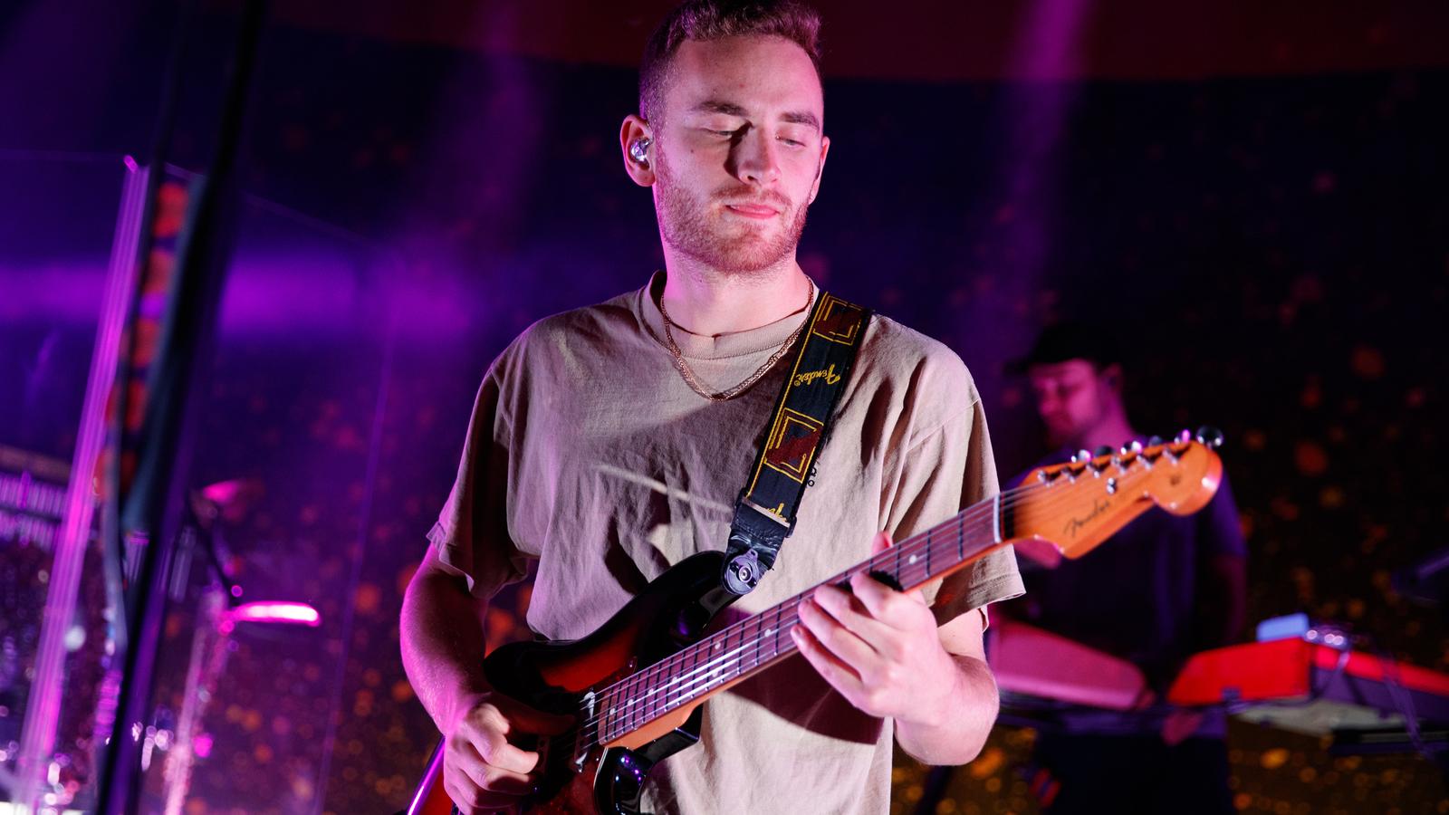 1600x900 Tom Misch Wallpaper