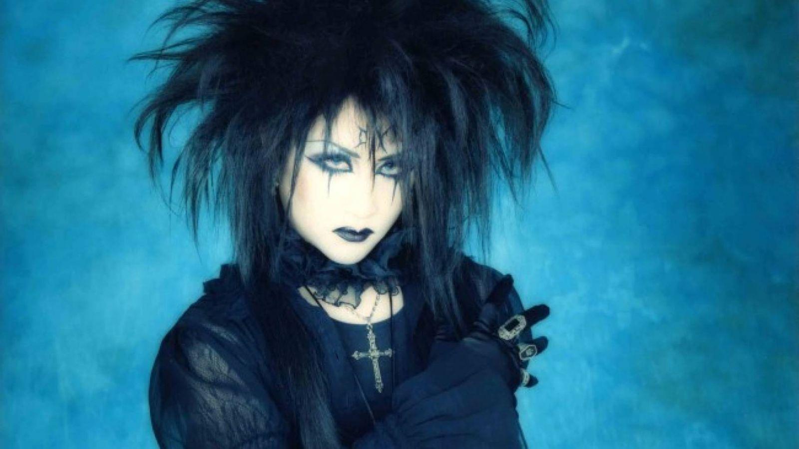 1600x900 Interview with Mana