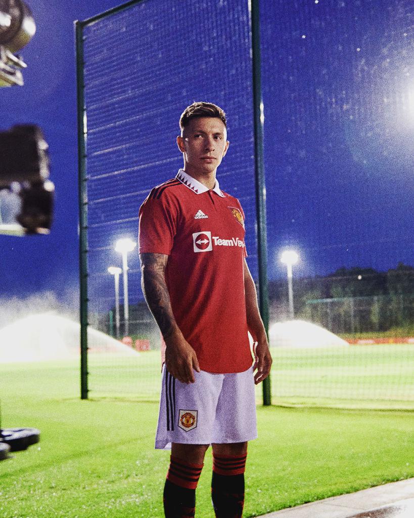 819x1024 Lisandro Martinez promises aggression and sends goodbye to Ajax fans