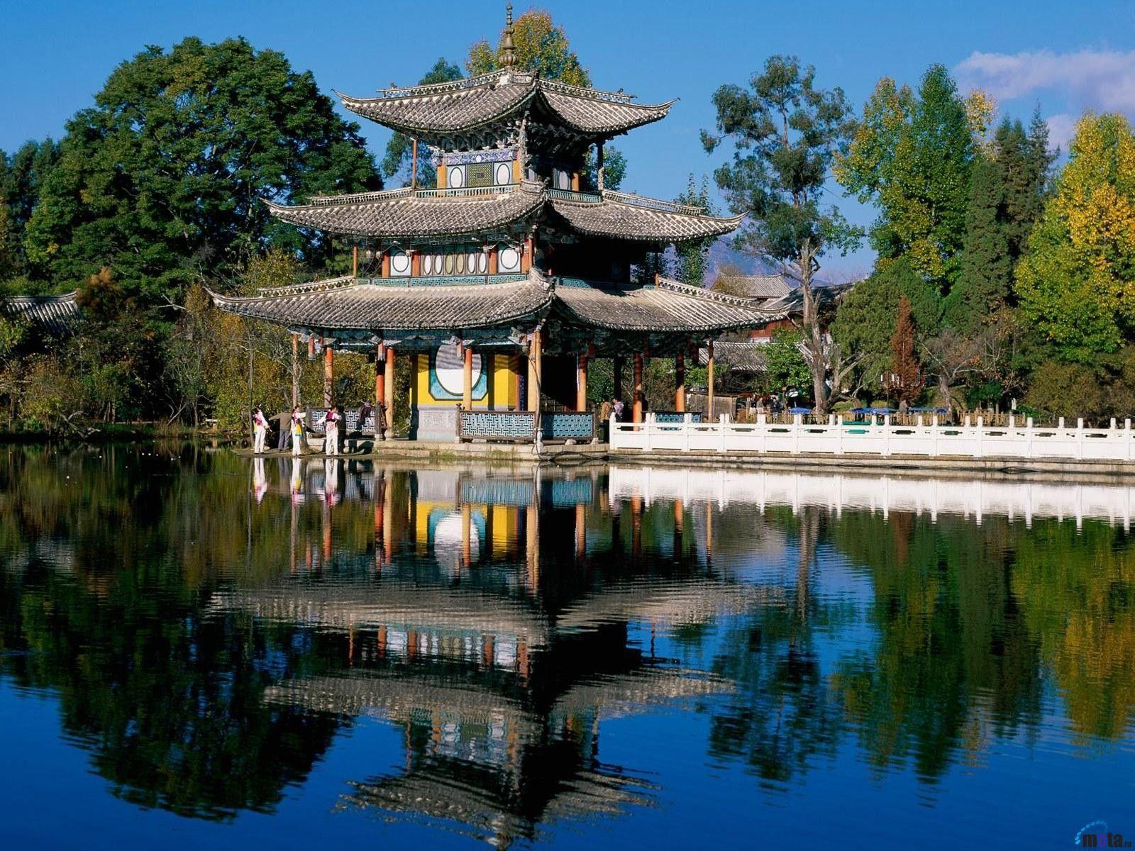 1600x1200 Medieval: Chinese Palace Reflection Lake Mota Background Picture