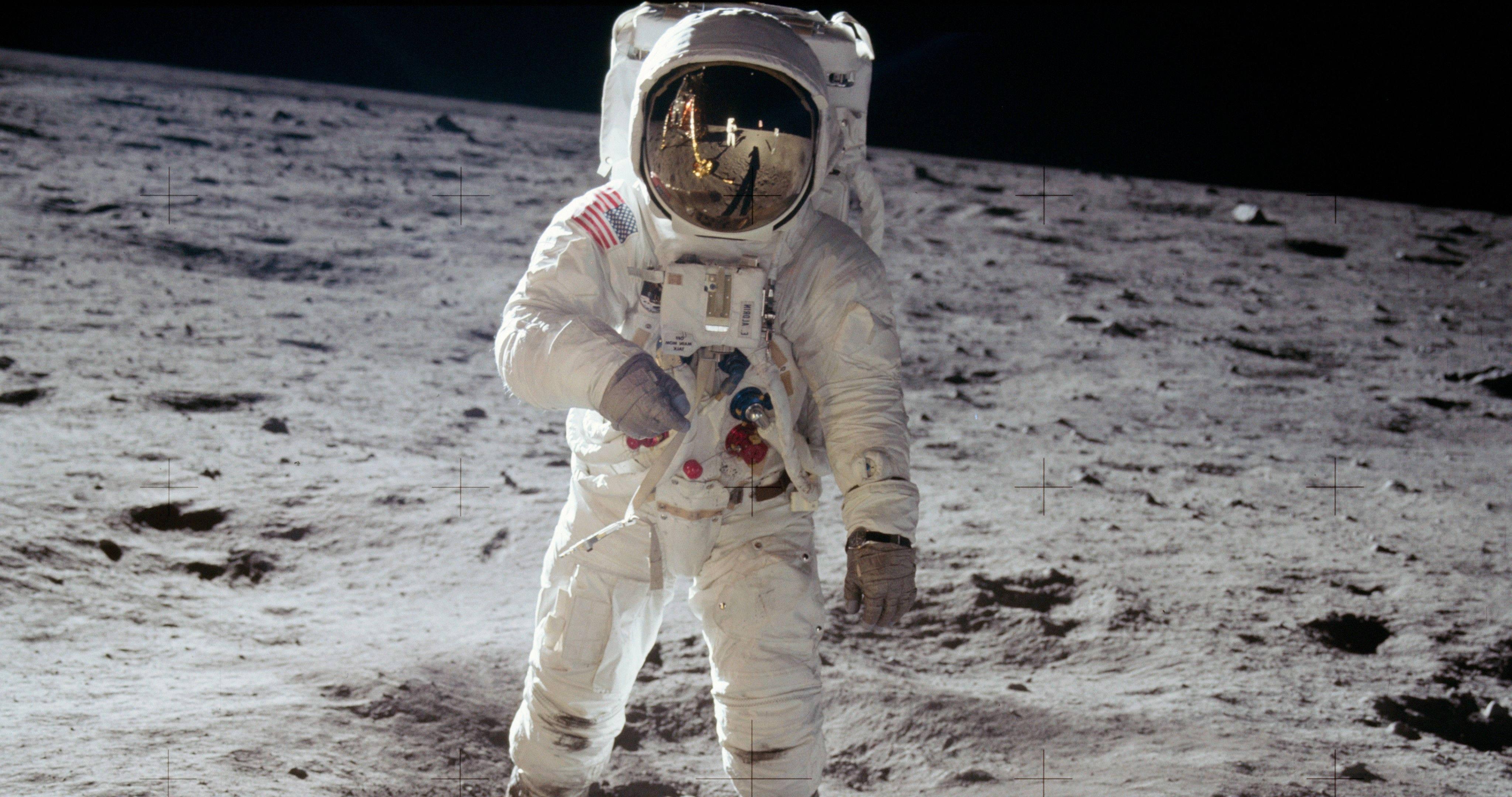 4096x2160 Download Nasa Apollo Astronaut Wallpaper