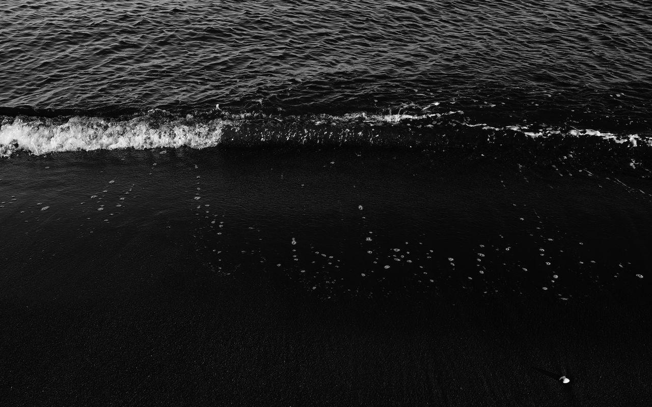 1280x800 Download wallpaper 1280x800 beach, waves, bw, sea, dark widescreen 16:10 HD background