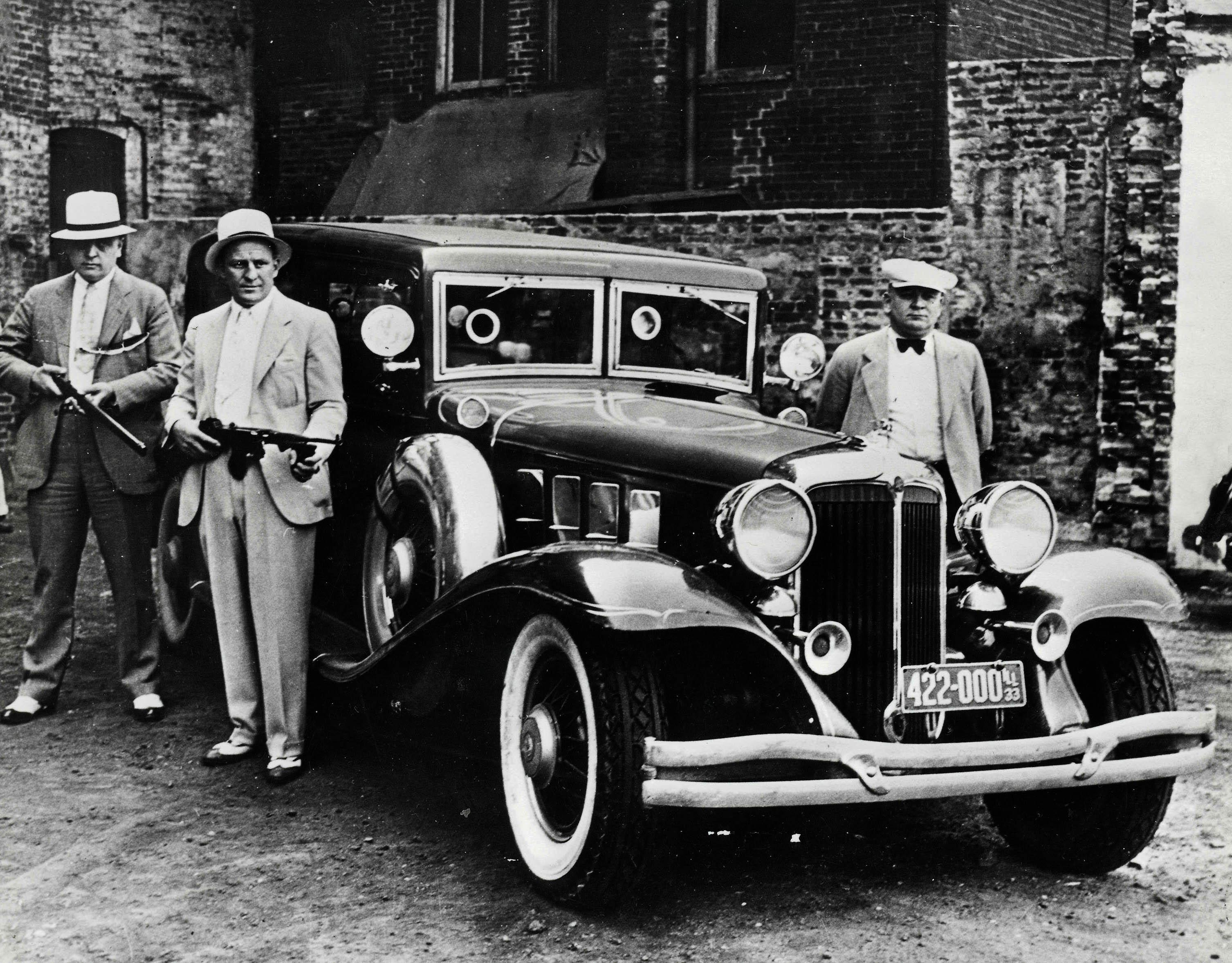 3013x2355 Amazing Black And White Photo Show The Brutal Lives Of Gun Toting Depression Era Gangsters In America