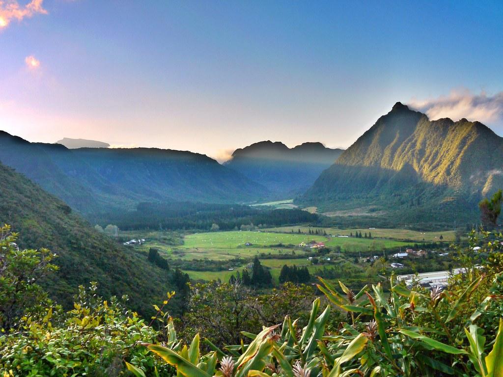 1024x768 Réunion Island landscape, early evening☀️