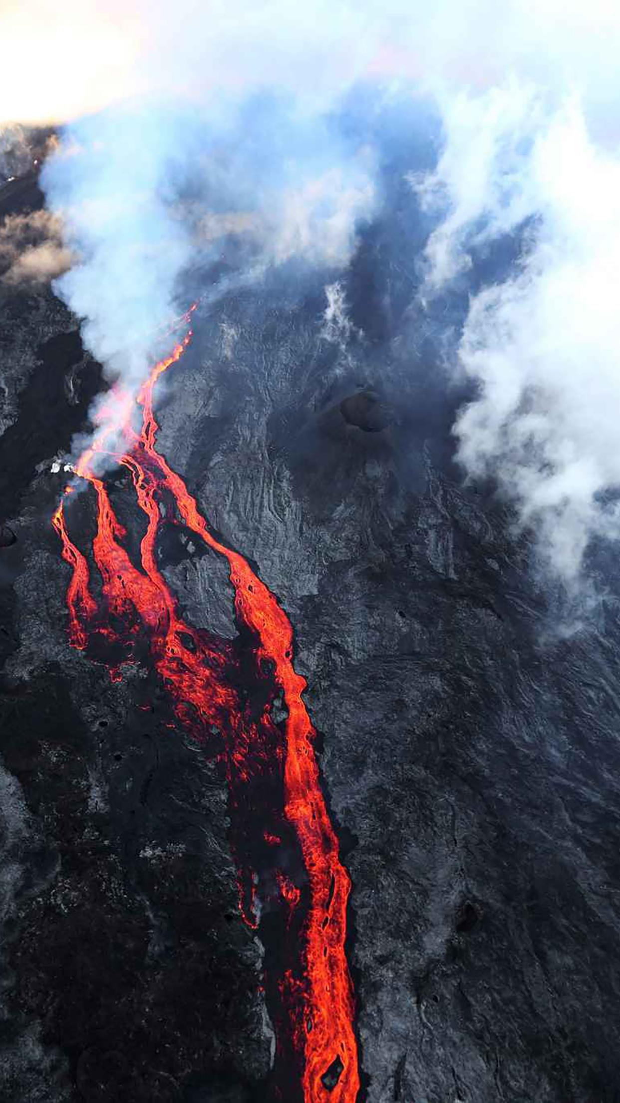 1242x2208 Reunion Island : Volcano Wallpaper for iPhone Pro Max, X, 6