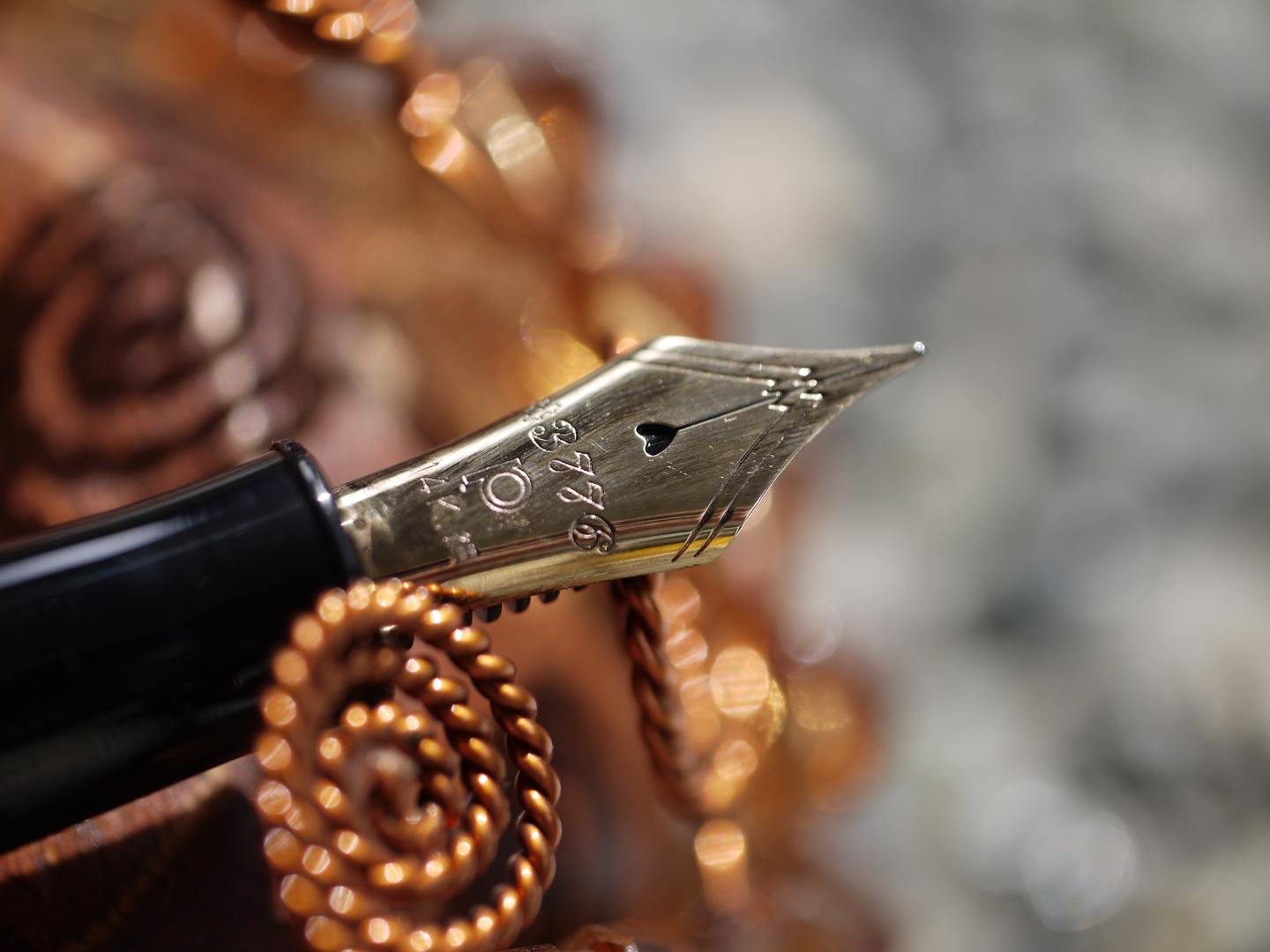 1440x1080 Now on its 3rd year: fountain pen and ink wallpaper