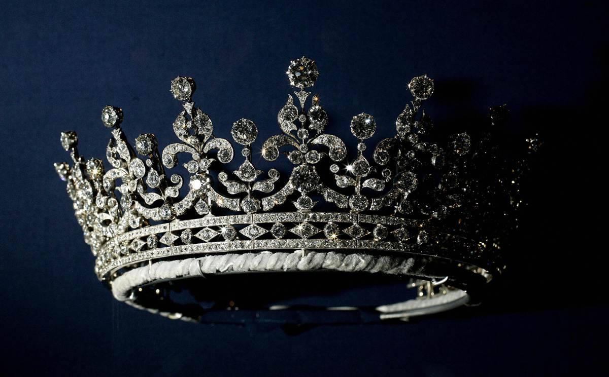 1200x744 Download Queen Elizabeth's Wedding Crown Wallpaper