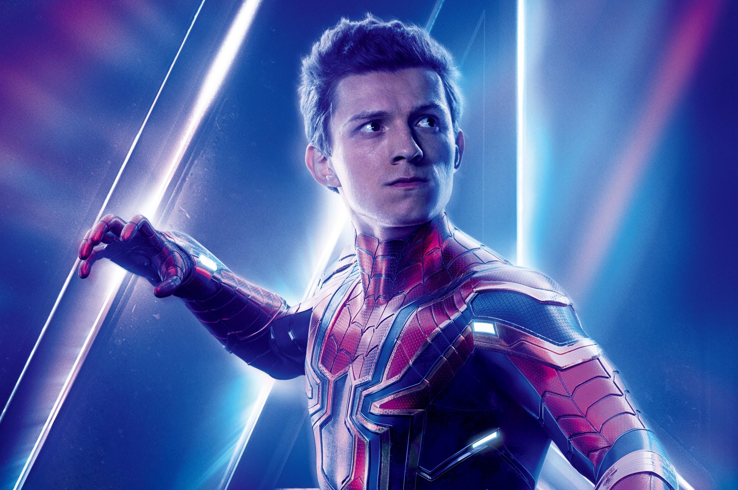 2560x1700 Tom Holland Spider Man Wallpaper