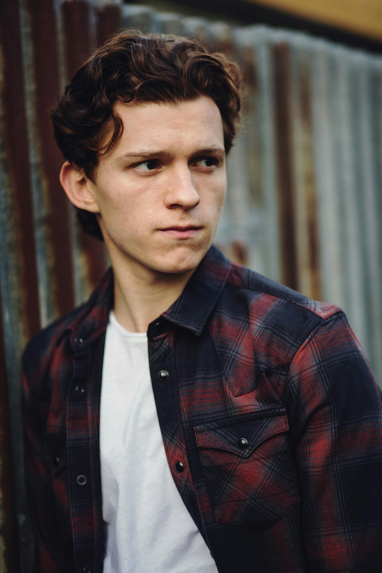 1333x2000 Tom Holland 4K Android Wallpaper