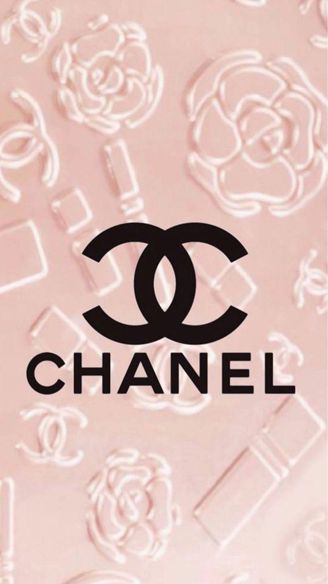 Coco Chanel - một biểu tượng của sự thanh lịch, tinh tế và sáng tạo. Hãy khám phá những bí quyết và câu truyện đằng sau những tác phẩm nghệ thuật của bà, cũng như cảm nhận những giá trị thiết thực và sâu sắc mà bà truyền tải. Điều này sẽ giúp bạn hiểu rõ hơn về vẻ đẹp và phong cách thời trang độc đáo của Chanel.