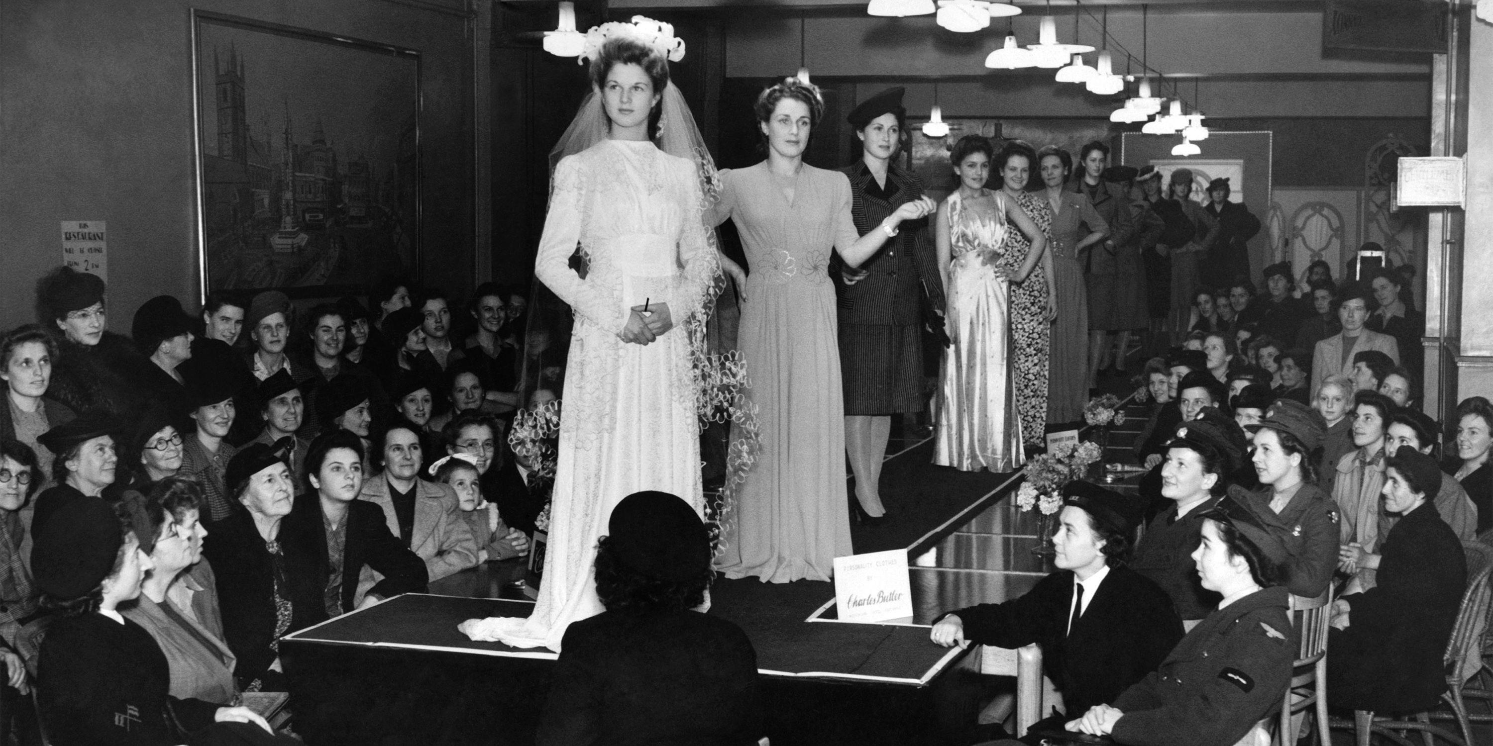 3000x1500 Vintage Photo of Fashion Shows and Runways
