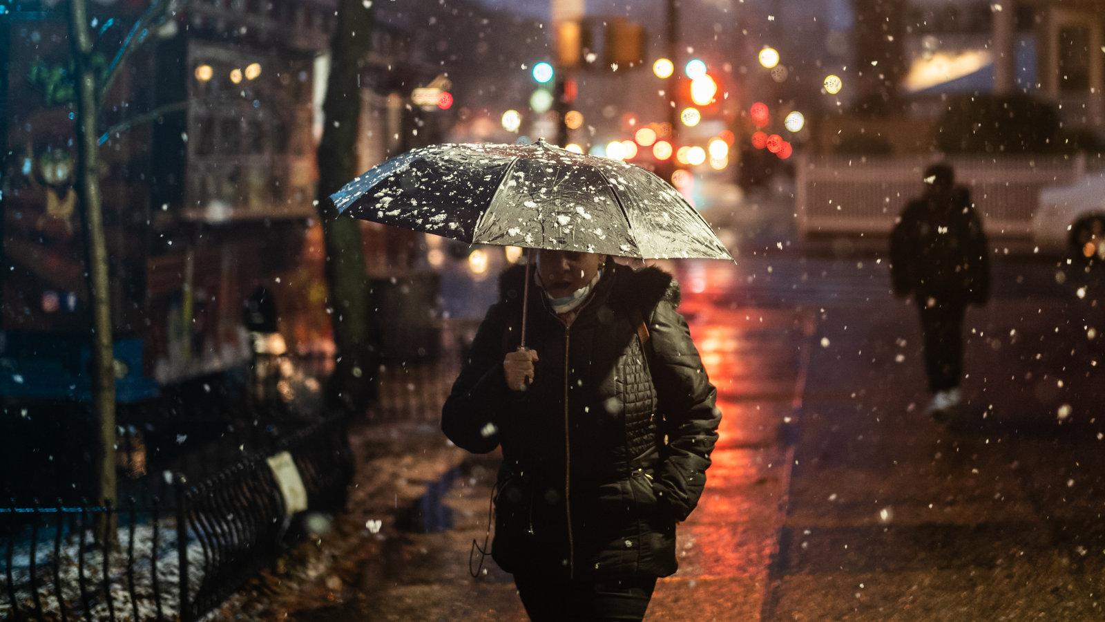1600x900 N.Y.C. Weather: Snow Moves In as Cold Returns