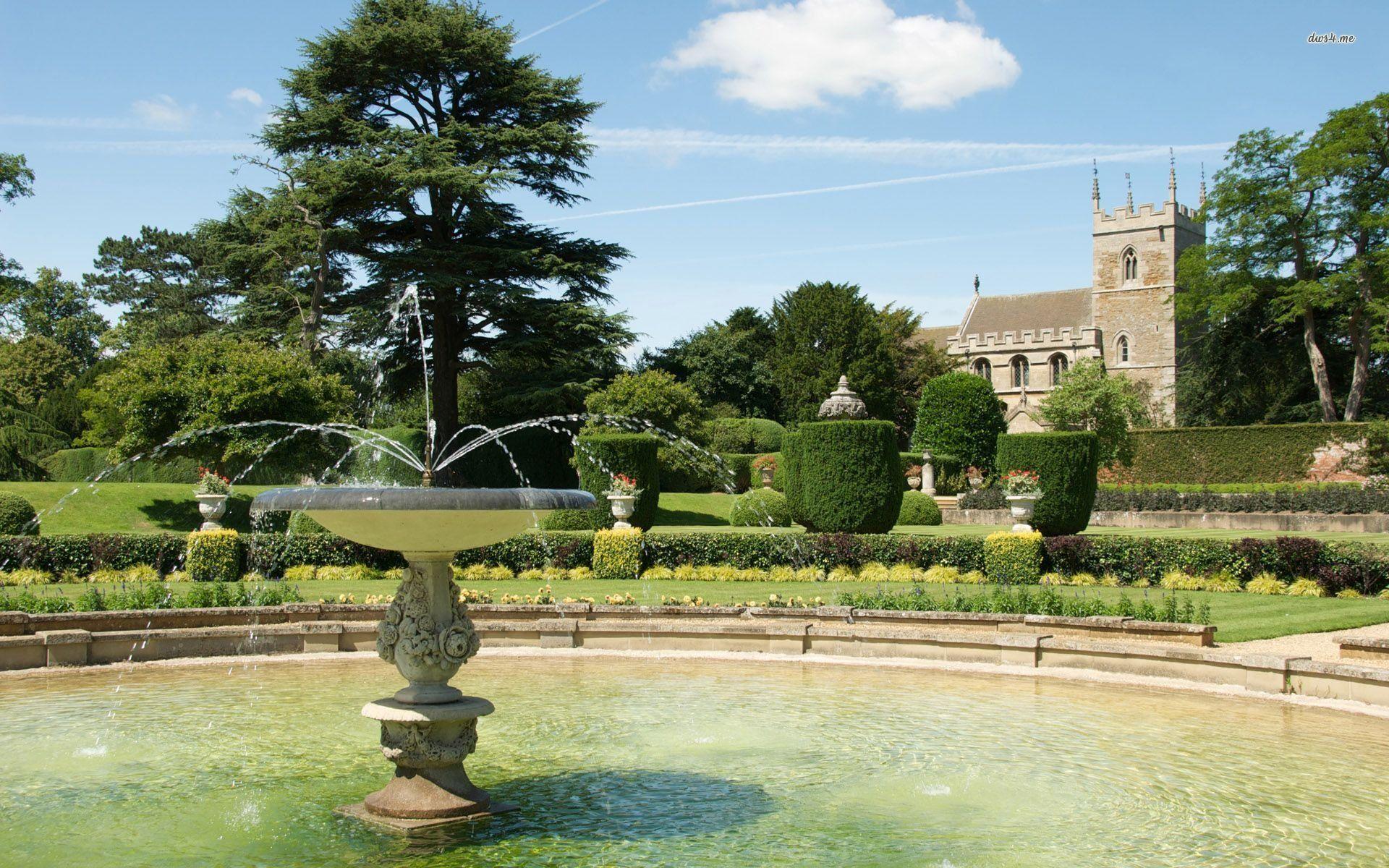 1920x1200 The fountain in the garden Wallpaper