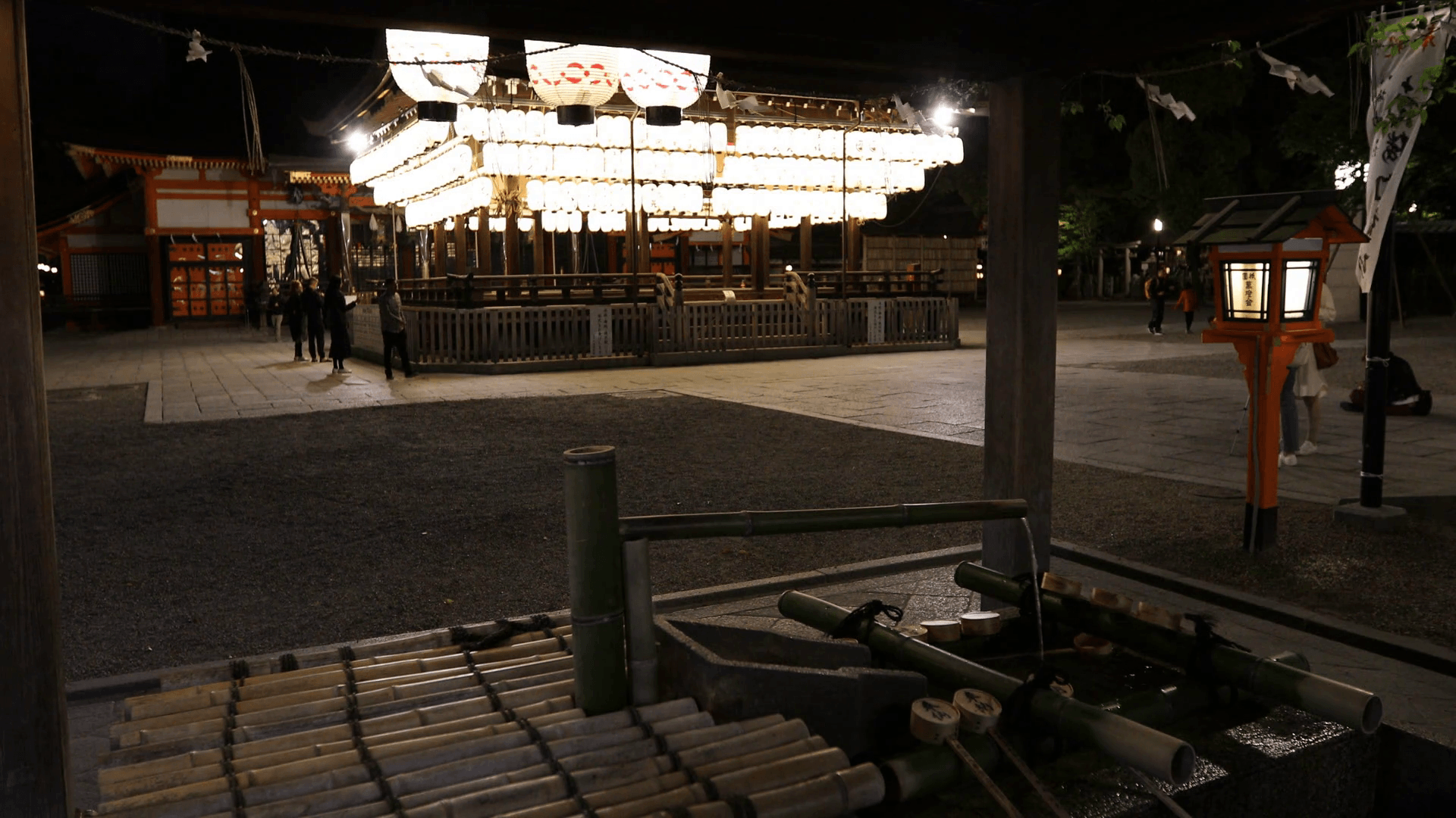 1920x1080 Kyoto, Japan 2017: Paper lanterns and zen fountain at